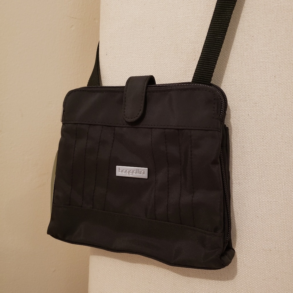 Black Baggallini Crossbody Bag